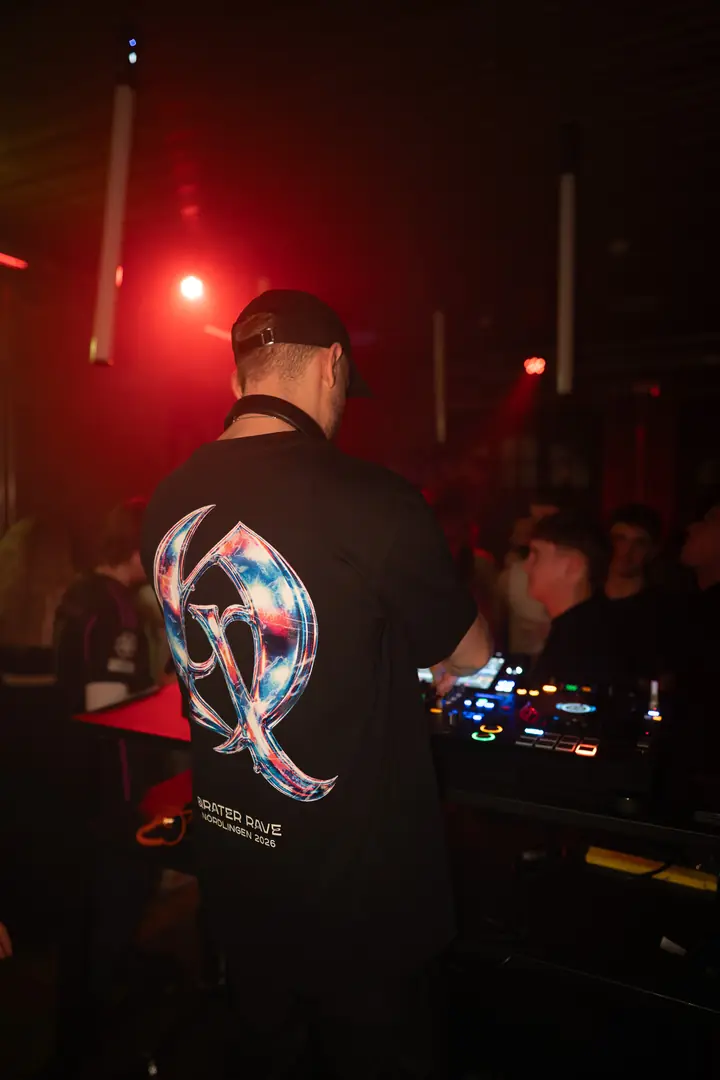 Juze — Qrater Rave Eventfoto