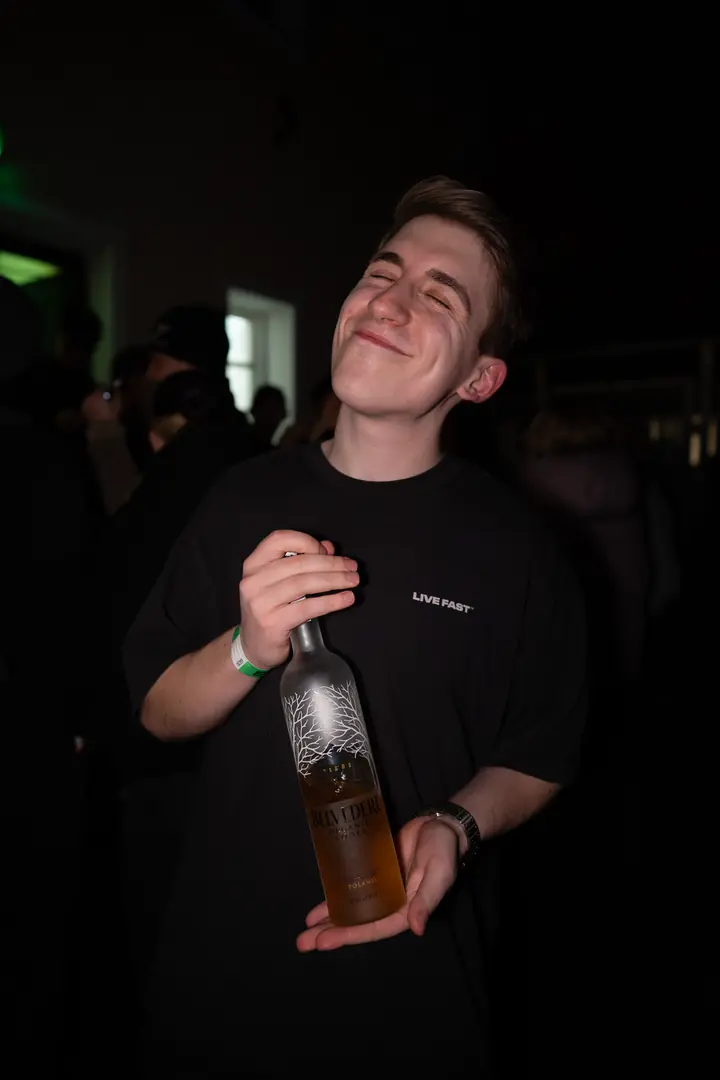 Juze — Qrater Rave Eventfoto