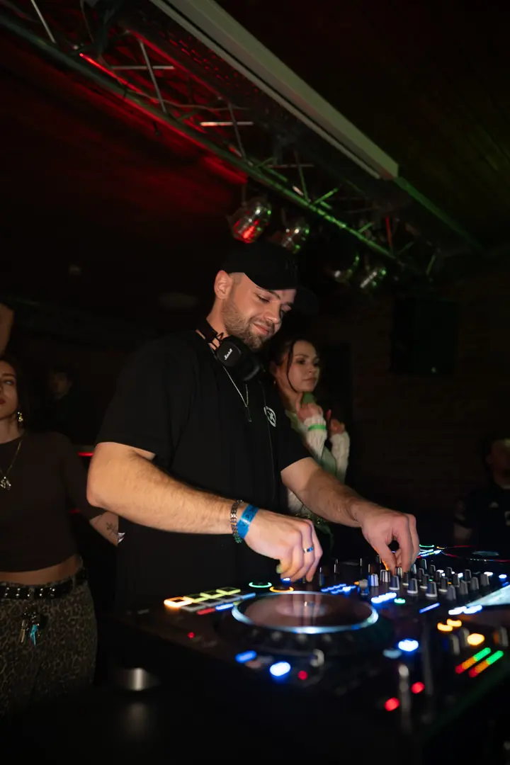 Juze — Qrater Rave Eventfoto