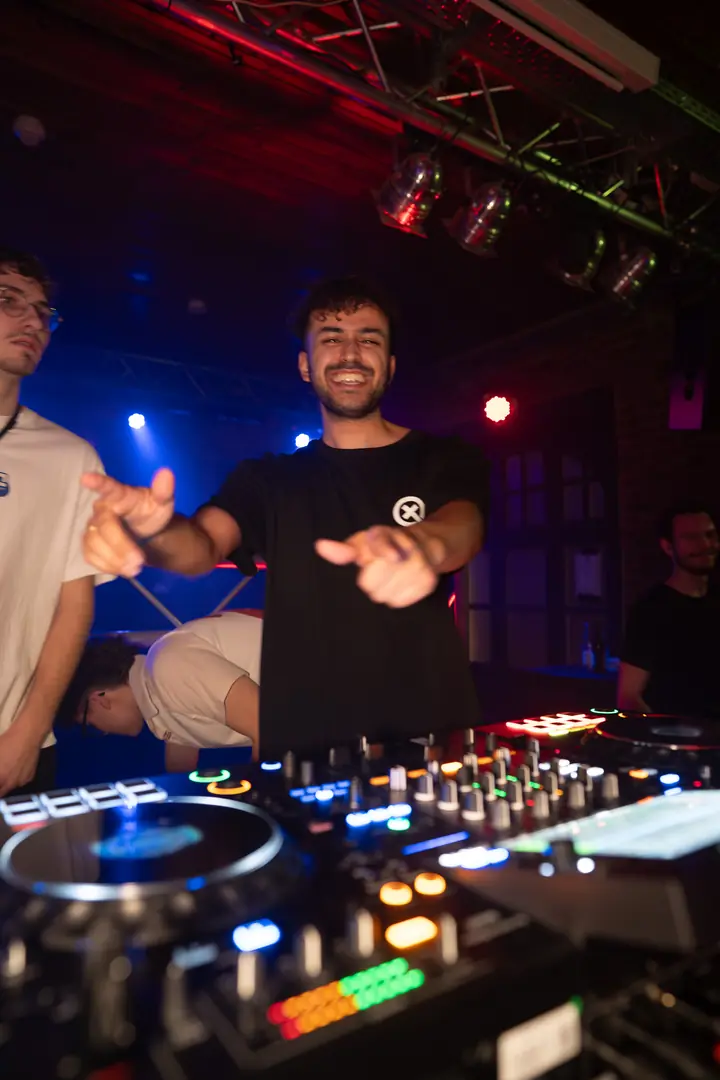 Juze — Qrater Rave Eventfoto